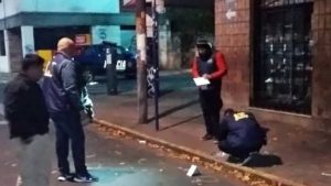 Un raid de violencia de 24 horas: lo acusaron por una ejecución y por el intento de asesinato de un policía  