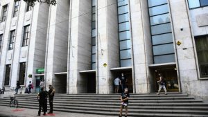 Fallo judicial resolvió que una niña irá a la escuela propuesta por su madre, a pesar de la negativa del padre