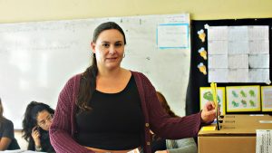 Irene Gamboa, del Frente de Izquierda votó en su apoyo a Carla Deiana y a Franco Casasola