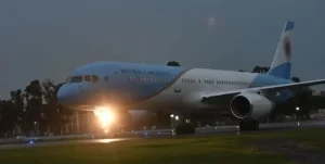 Milei regresó al país tras haber participado de los funerales del Papa Francisco