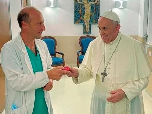 El médico del Papa contó cómo fueron sus últimos momentos de vida: "No había nada que hacer”