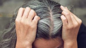 Decile chau a las canas: revelan las 3 maneras de eliminarlas del pelo y volver al color natural