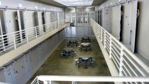 Horror intramuros: comenzó el juicio a dos reclusos por golpear y abusar de otro en la cárcel de Piñero 