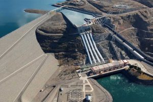 Nada de “provincializar”: Milei le cierra la puerta a la participación de gobernadores en las concesiones de represas del sur