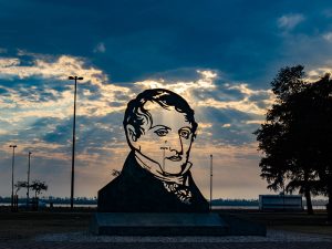 Martes con cielo algo nublado en la mañana y parcialmente nublado en la tarde
