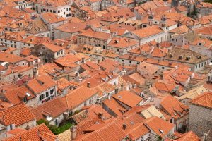 Investigadores demuestran que la forma de los tejados tradicionales italianos reduce la pérdida de calor: la geometría como clave energética ancestral