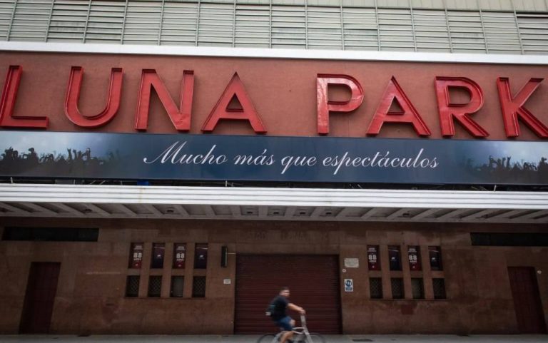 Para hacer un nuevo estadio el interior del Luna Park podría ser demolido