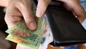 Para cubrir gastos familiares básicos se necesitan más de $2 millones brutos al mes