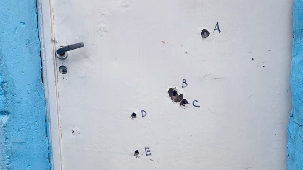 Balacera contra la casa de Norma Acosta: quedó en prisión uno de los tiradores y su hermana policía sumó causa por filtración de datos 