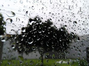 Miércoles con lloviznas en la mañana, lluvias aisladas en la tarde y tormentas aisladas en la noche
