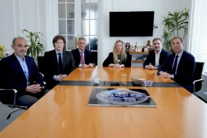 Salidas, versiones cruzadas y el malestar de Milei: recrudece la interna por el armado libertario