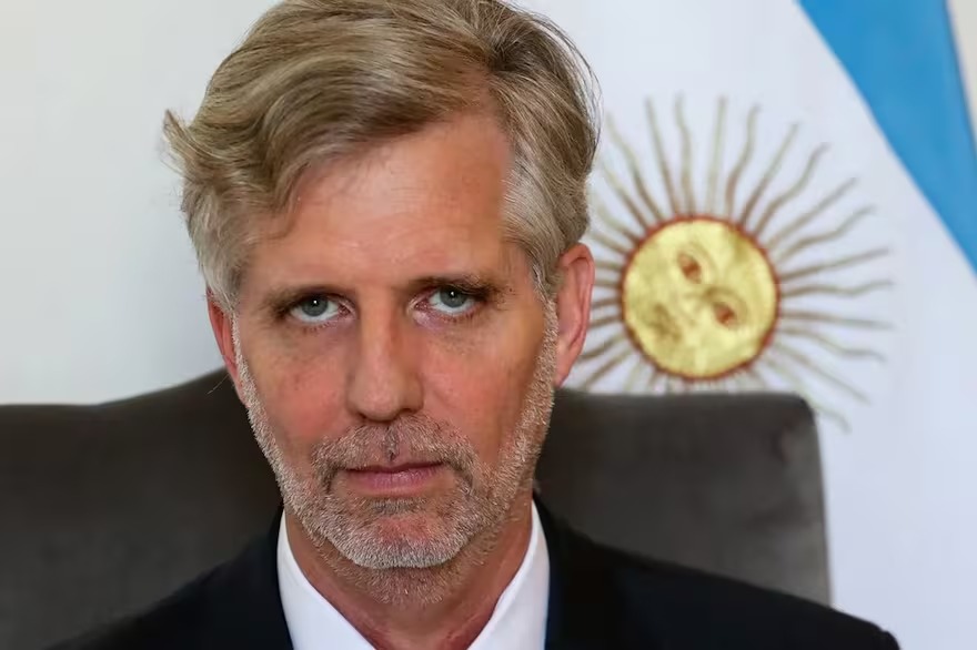 Espionaje en la mira: Polémico plan de inteligencia bajo examen en el Congreso