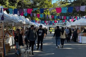 Las ferias de Economía Social se pintan de celeste y blanco durante el fin de semana largo