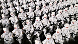 Un ejército de 25.000 norcoreanos