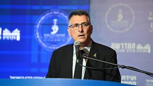 Ministro de Exteriores de Israel, Gideon Saar, celebró un bombardeo israelí a la prisión iraní de Evin en Teherán