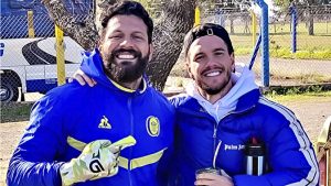 Giovani Lo Celso y Fatu en el predio de Arroyo Seco