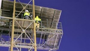 Tensión en TPR por un operario despedido que amenazó con tirarse desde 30 metros de altura