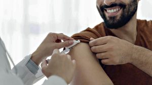 ¿Quiénes deben darse la vacuna antigripal?