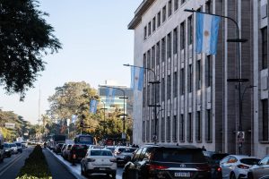 Rosario, vestida de celeste y blanco para conmemorar el Día de la Bandera