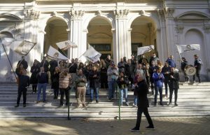 Judiciales nacionales realizaron un banderazo en reclamo salarial: piden un 10% de aumento del sueldo
