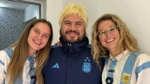 Santiago Motorizado presentó su último video sobre Maradona con dos futbolistas rosarinas