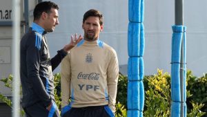 Scaloni planteó que no es seguro que Messi sea titular frente a Chile