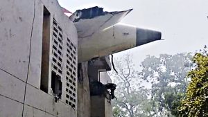 Ramesh Viswashkumar viajaba en el avión de India Air y vivió para contarlo: «Pensé que yo también iba a morir”