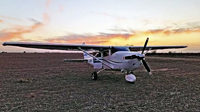 Preventiva para los dos ciudadanos extranjeros que abandonaron una avioneta con más de U$S 30.000 en una zona rural a 70 kilómetros de Rosario