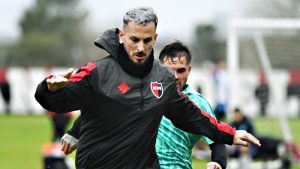 Ensayo de pretemporada: Newell’s derrotó a Argentino con dos goles de Benedetto