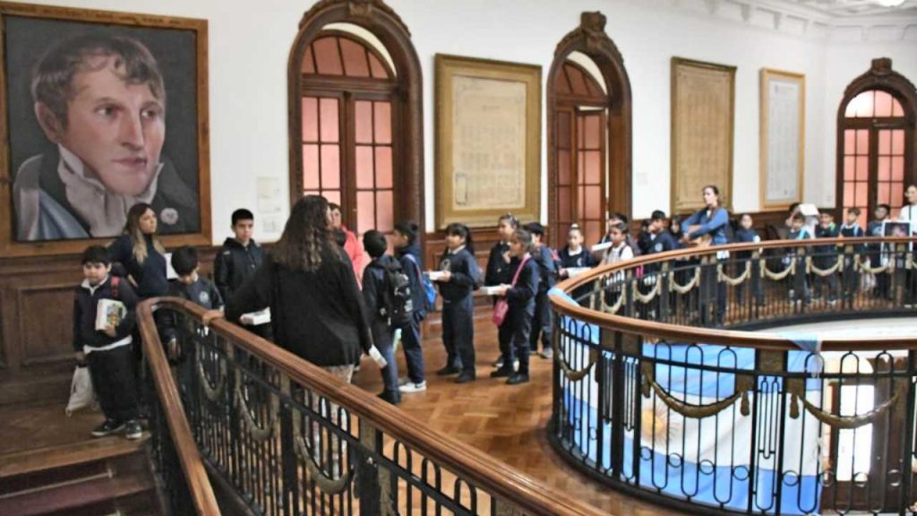 Los alumnos que realicen la Promesa de Lealtad a la Bandera también podrán visitar el Concejo Municipal