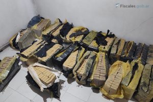 Santa Fe: imputan a una mujer por almacenar más de 500 kilos de marihuana en un domicilio allanado por un homicidio