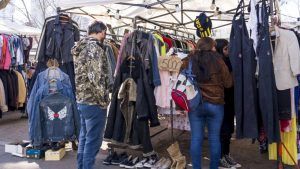 La Feria El Roperito de Pichincha da inicio a su temporada de invierno con prendas a precios muy recomendables