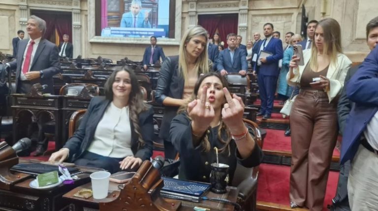 Lemoine y Pagano, dos libertarias que se tiran con flores: del desafío a una rinoscopía hasta las dudas sobre una paternidad