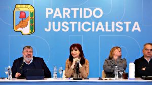 Cristina Kirchner con integrantes del partido Justicialista