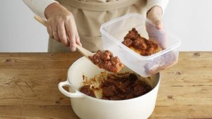 Peligros ocultos en tu cocina: los riesgos de usar táper dañados