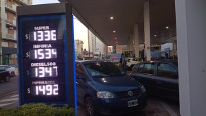 A partir de este martes, YPF subió 3,5% los precios de sus combustibles