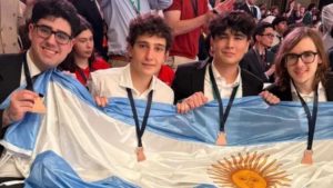 Dos alumnos del Instituto Politécnico ganaron la medalla de bronce en la Olimpiada Internacional de Química en Dubai