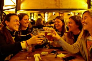 Día del Amigo en Rosario: los bares y restaurantes ya tienen un 30% de reservas