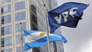 El gobierno argentino le pidió a la Justicia de Estados Unidos que suspenda el fallo contra YPF