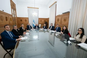 Con la presencia de Julio Cordero, el Consejo de Mayo se reúne para debatir la reforma laboral