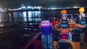 Hundimiento de un barco en Indonesia: cuatro muertos y 38 desaparecidos
