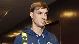 Central: Juan Cruz Komar