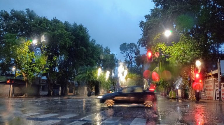 Miércoles bajo alerta amarilla por fuertes vientos y pronóstico de tormentas y lluvias aisladas durante todo el día