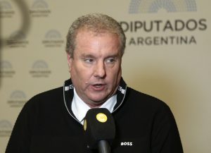 Una ley busca prohibir los tratamientos de cambio de género con fondos públicos