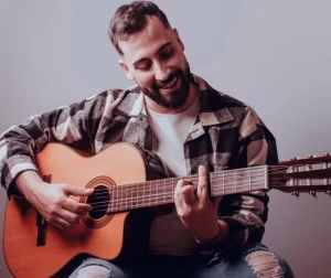 Pele Medina presenta este viernes su espectáculo “Hechos: canciones que marcan la vida” en el CCAtlas