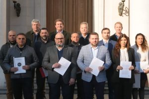 Reforma constitucional: Unidos llevó sus proyectos y convocó a "presentar aportes y propuestas" 