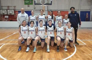 El equipo de Regatas de San Nicolás que ganó este lunes ante Maciel
