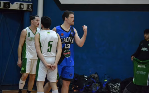 Guido Rodríguez festeja el triunfo de Caova ante América