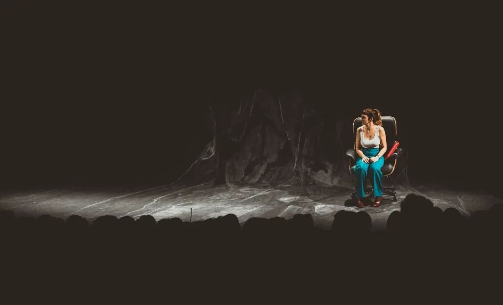 “Prima Facie”: notable trabajo de la actriz Julieta Zylberberg, que ofrece las coordenadas para reafirmar que “no es no”