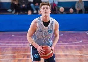 Santiago Giraudo tuvo una gran tarea para Libertad.